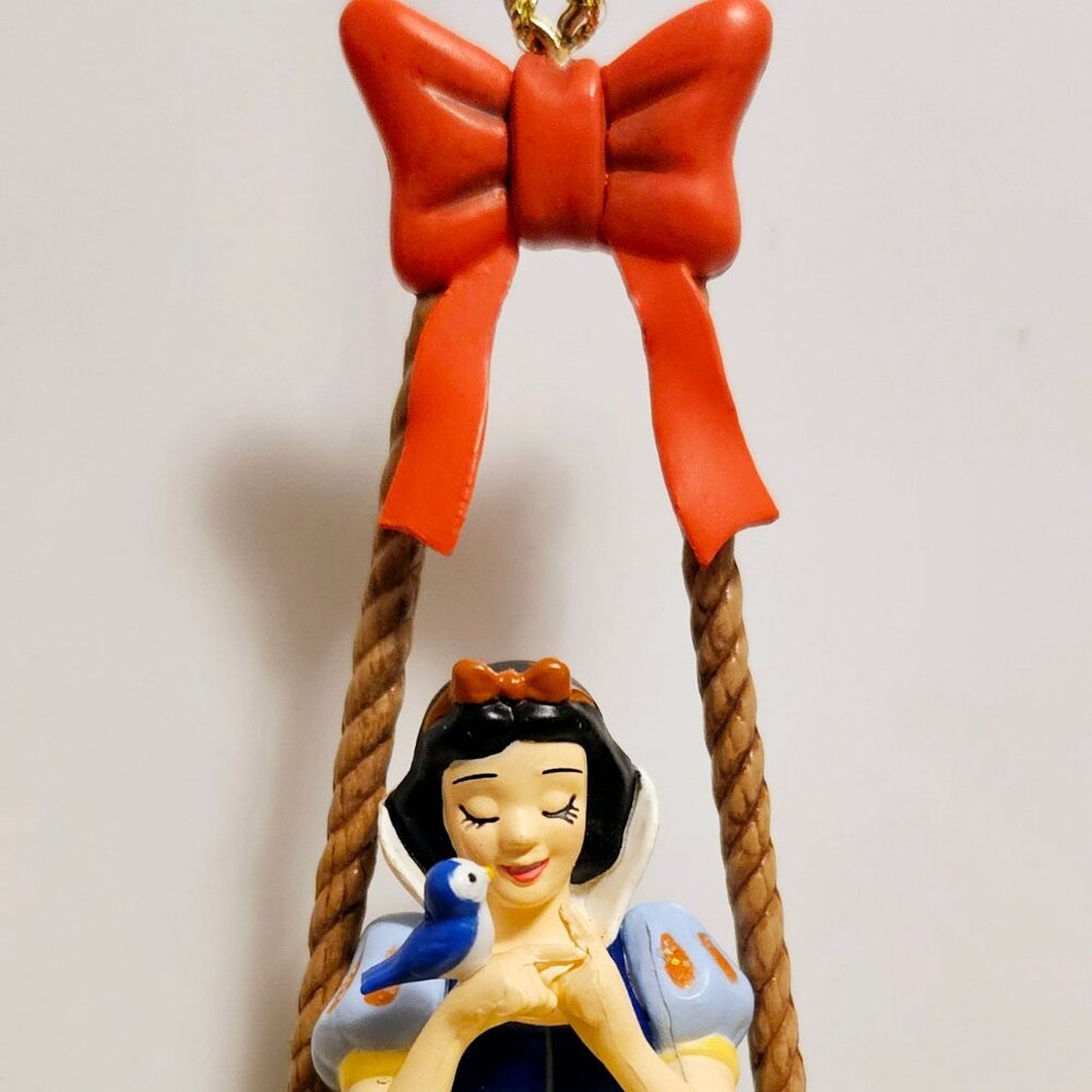 VINTAGE "SNOW WHITE" ORNAMENT (1987)
